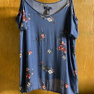 Woman's Gap too size small